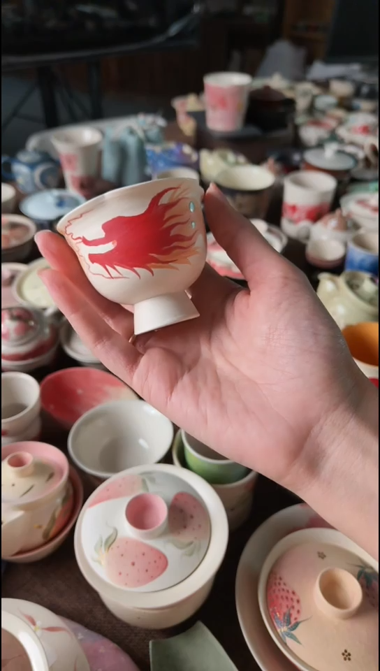 超级好看的红色龙杯子