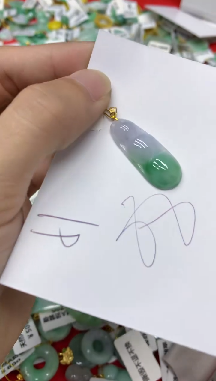 翡翠18K金镶嵌颈饰翡翠