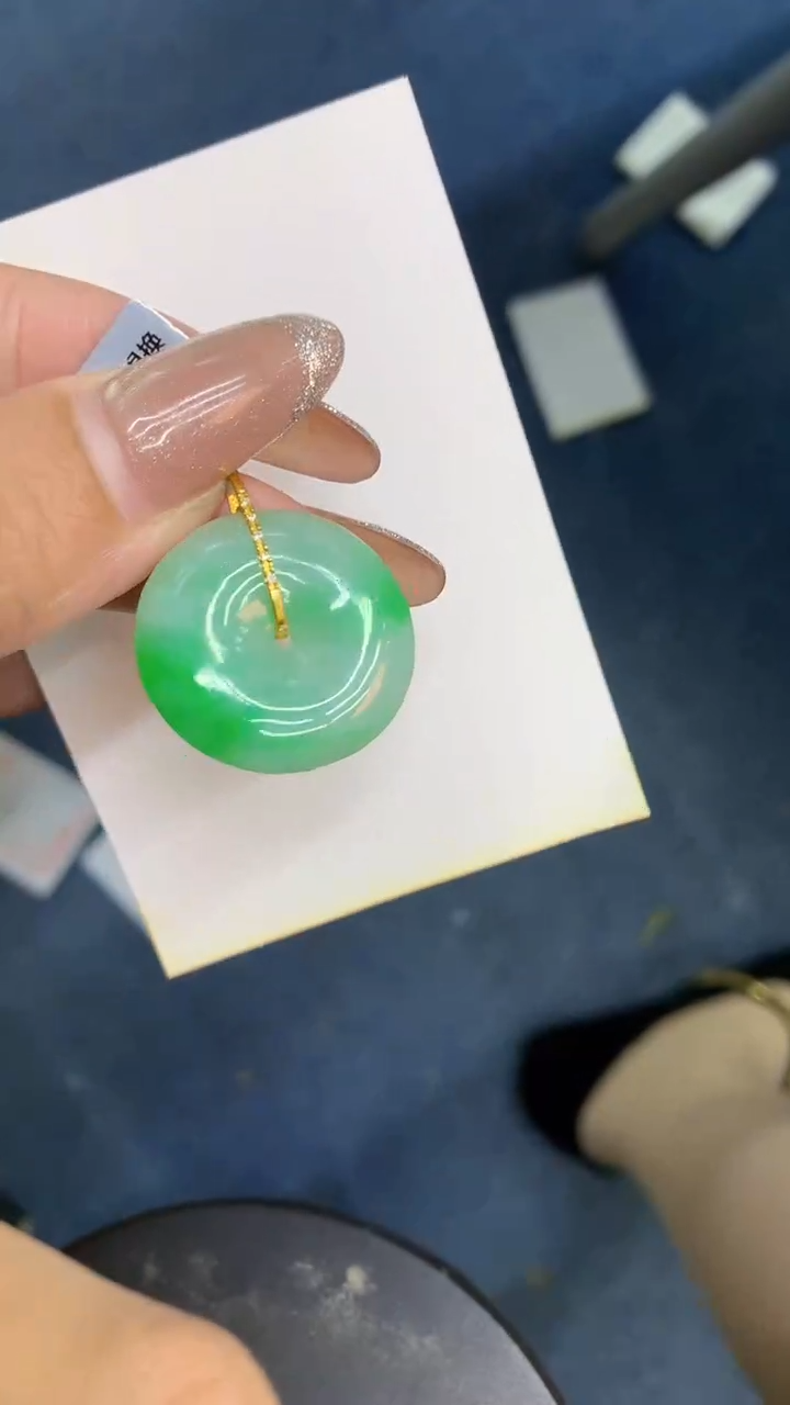 颈饰18K金镶嵌翡翠1