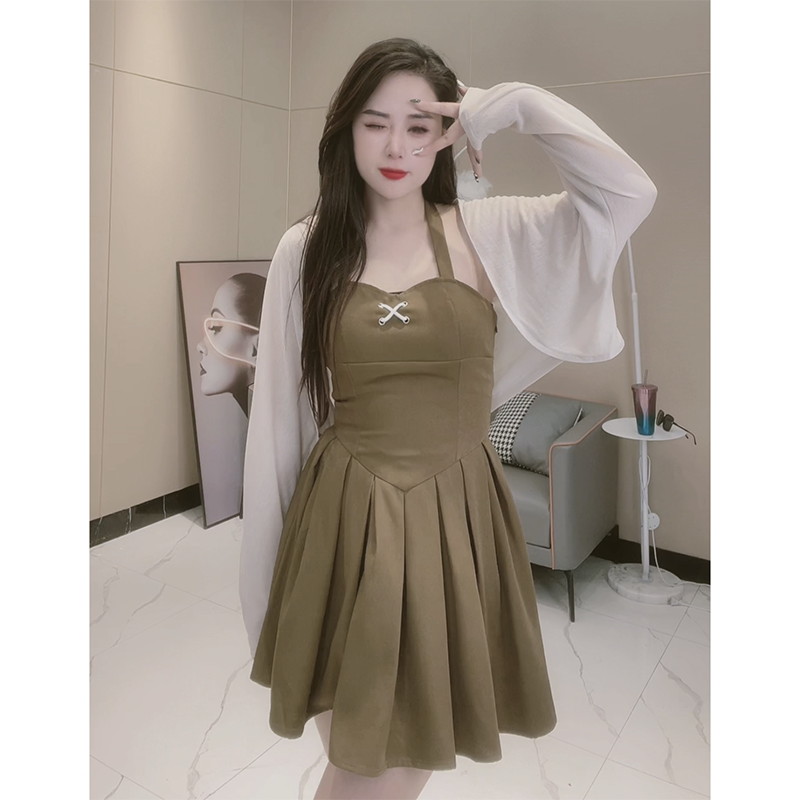 大惠子-法式赫本风绑绳吊带辣妹纯欲显瘦连衣裙女-vv