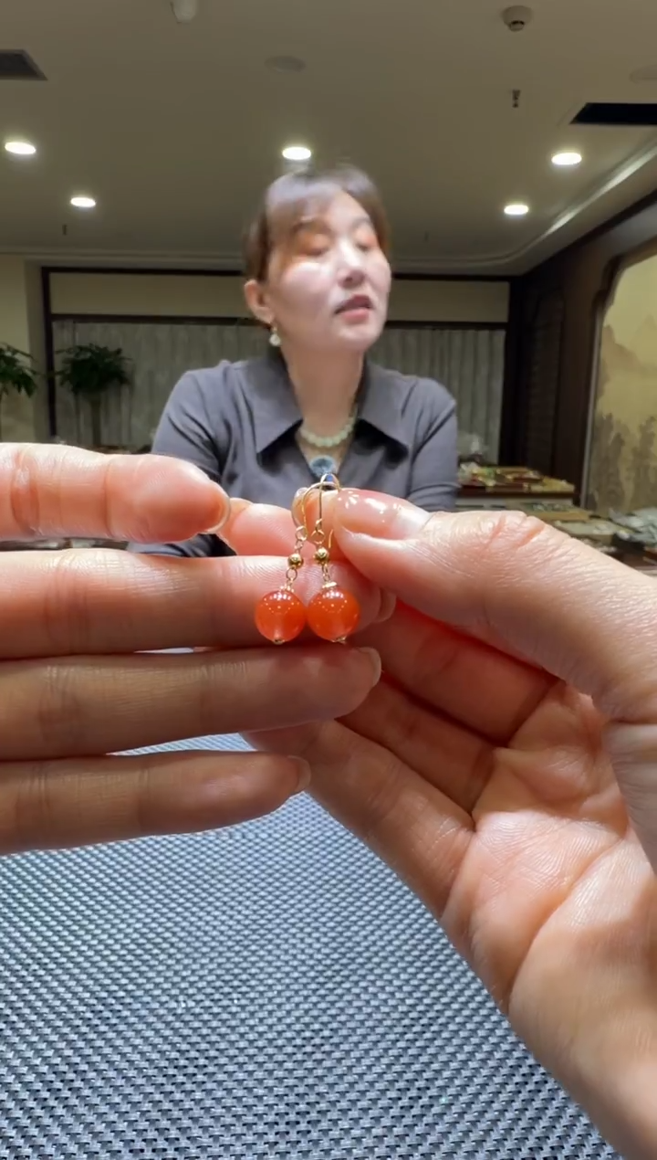 18K金镶嵌颈饰玛瑙/玉髓耳饰一对