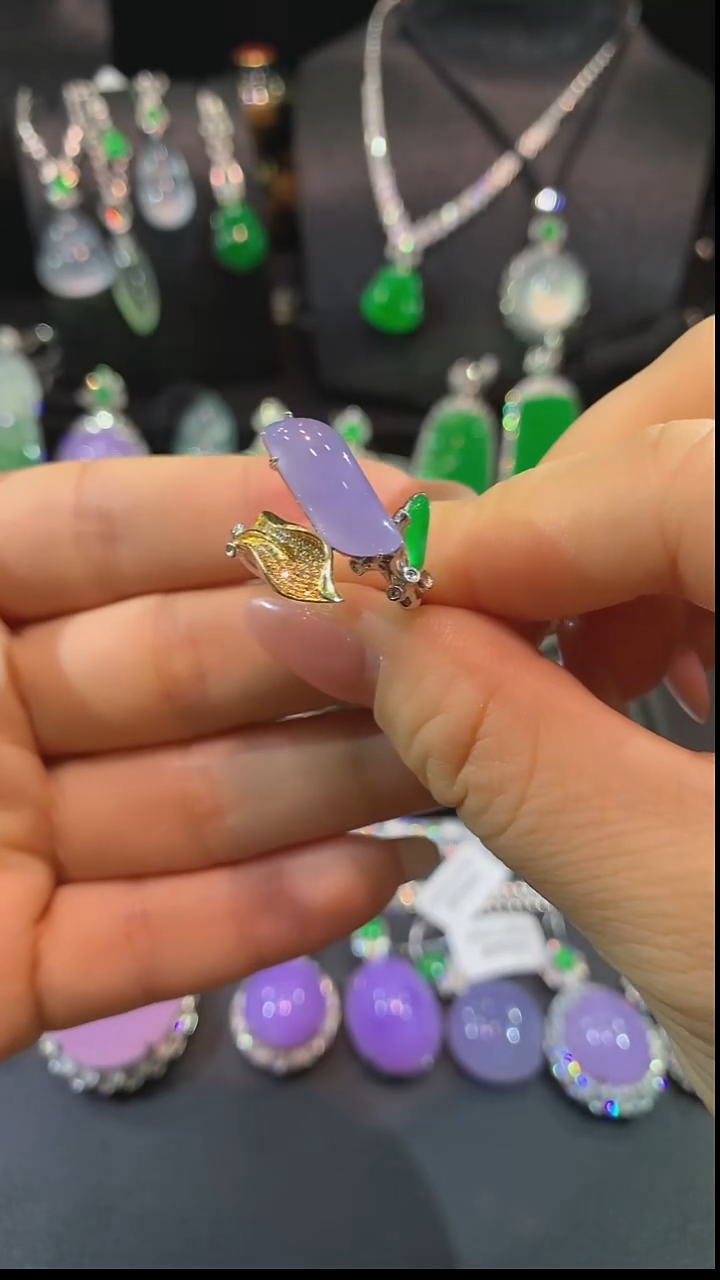 18K金镶嵌戒指翡翠戒指