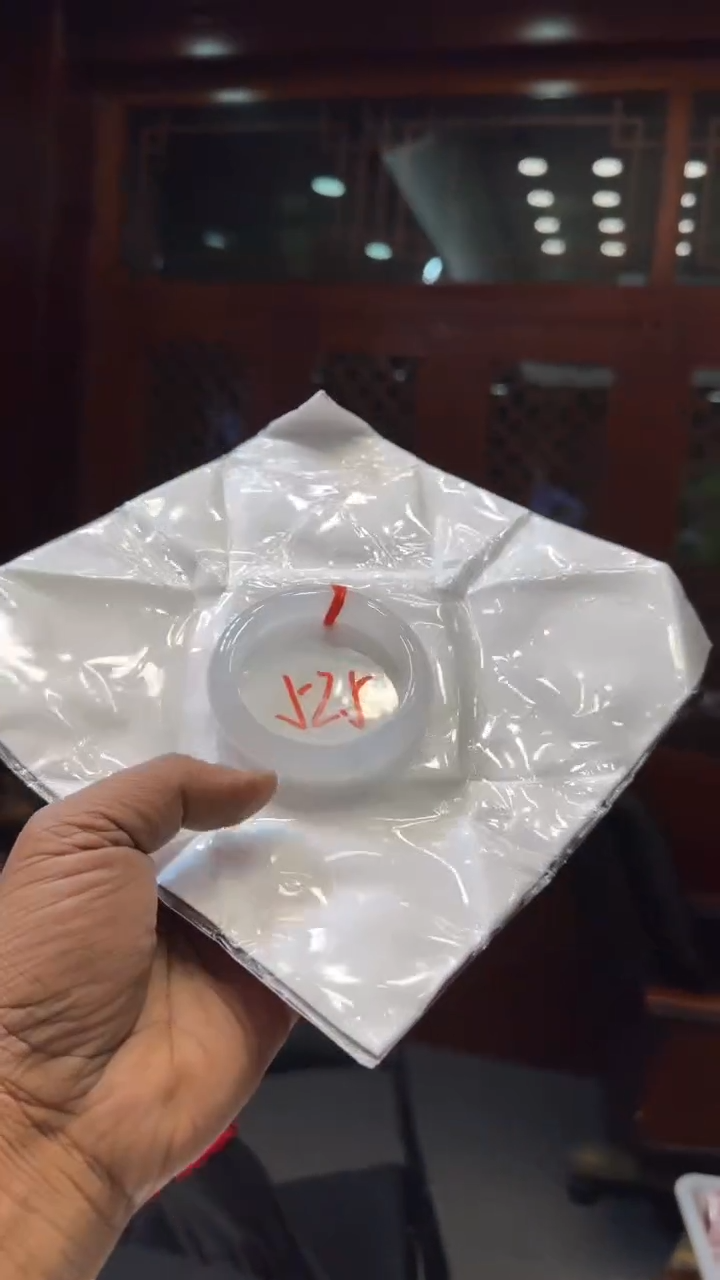 【闪购商品】翡翠手镯未镶嵌手镯