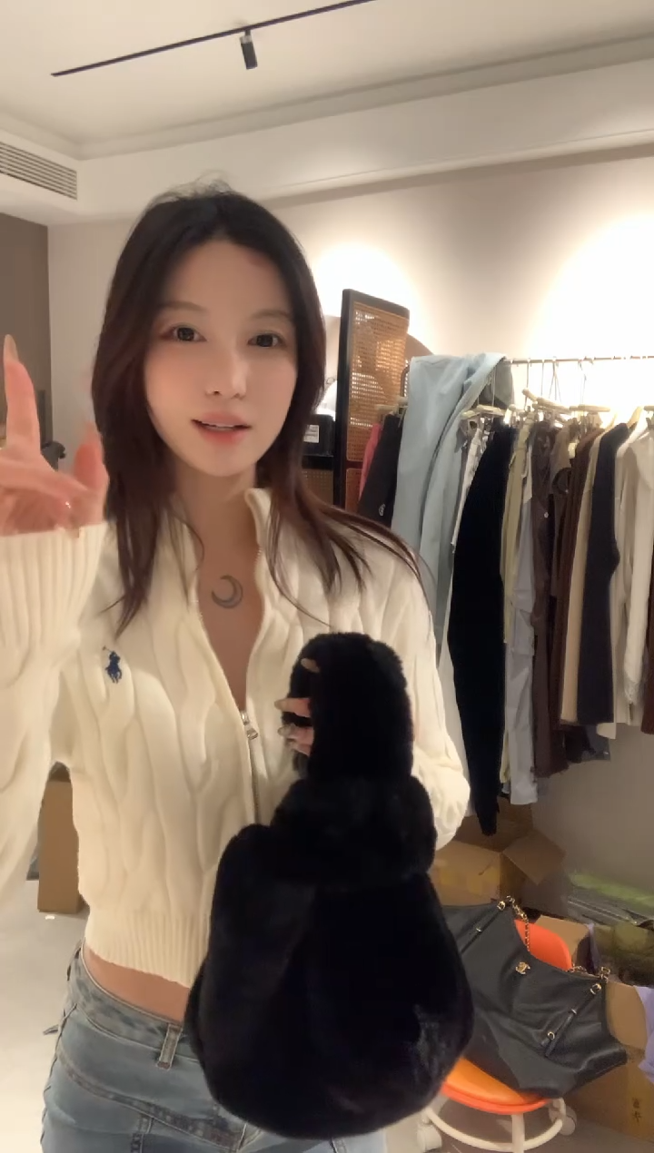 黑色毛绒手提包包