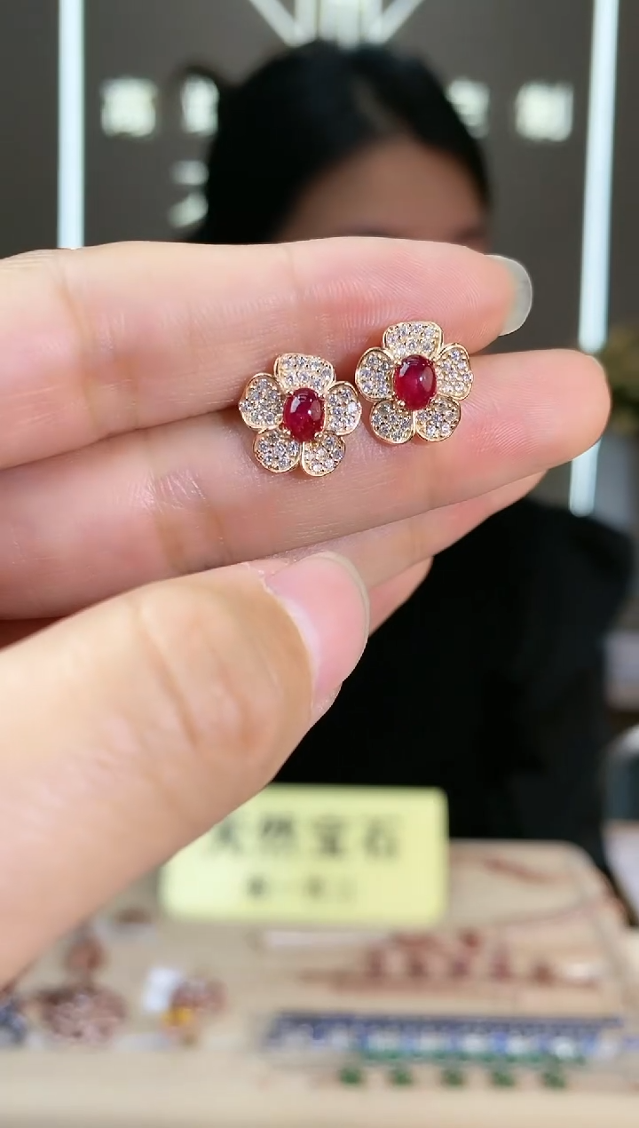 【闪购商品】红宝石耳饰银S925镶嵌耳饰