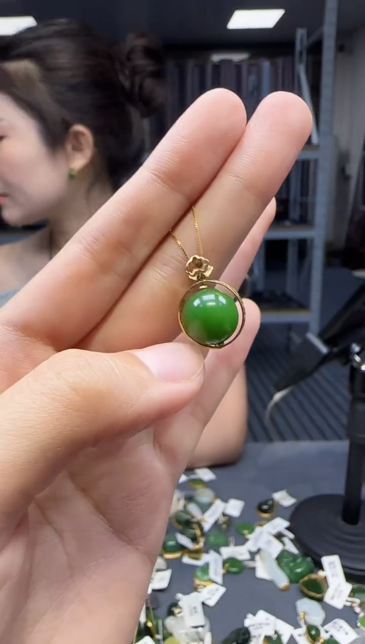 和田玉18K金镶嵌挂件 不含链