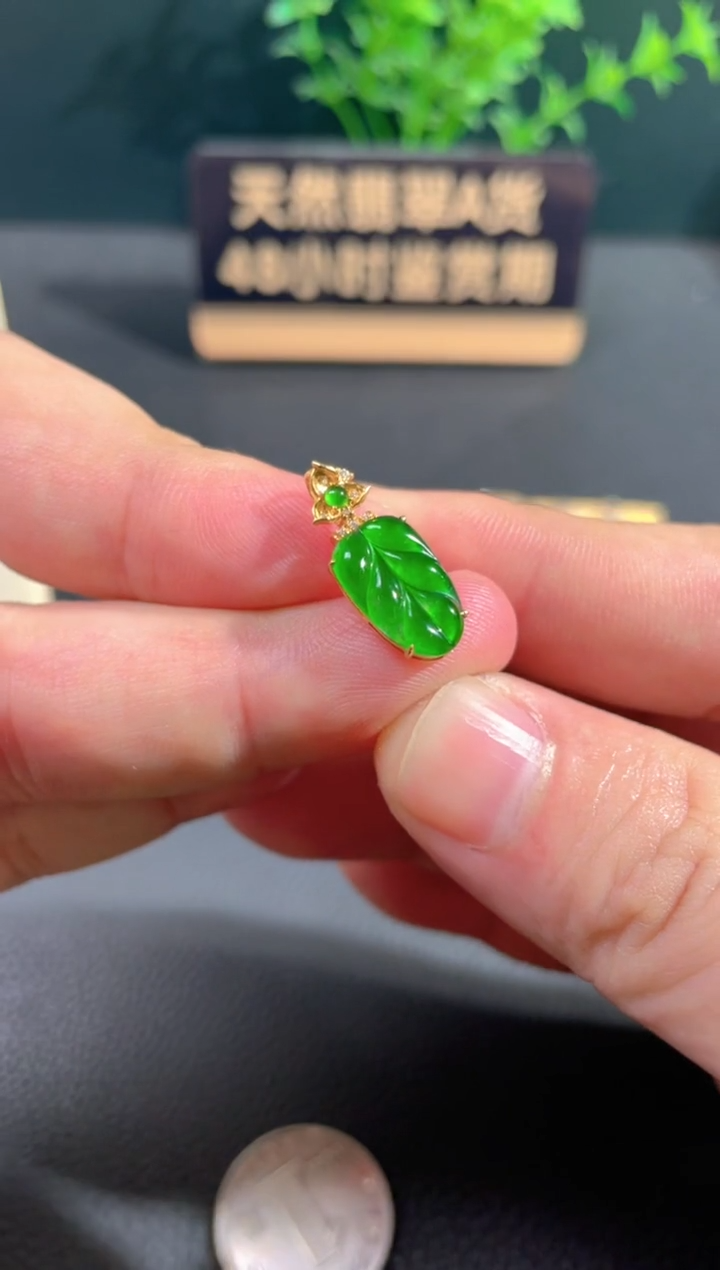 【闪购商品】翡翠颈饰18K金镶嵌翡翠