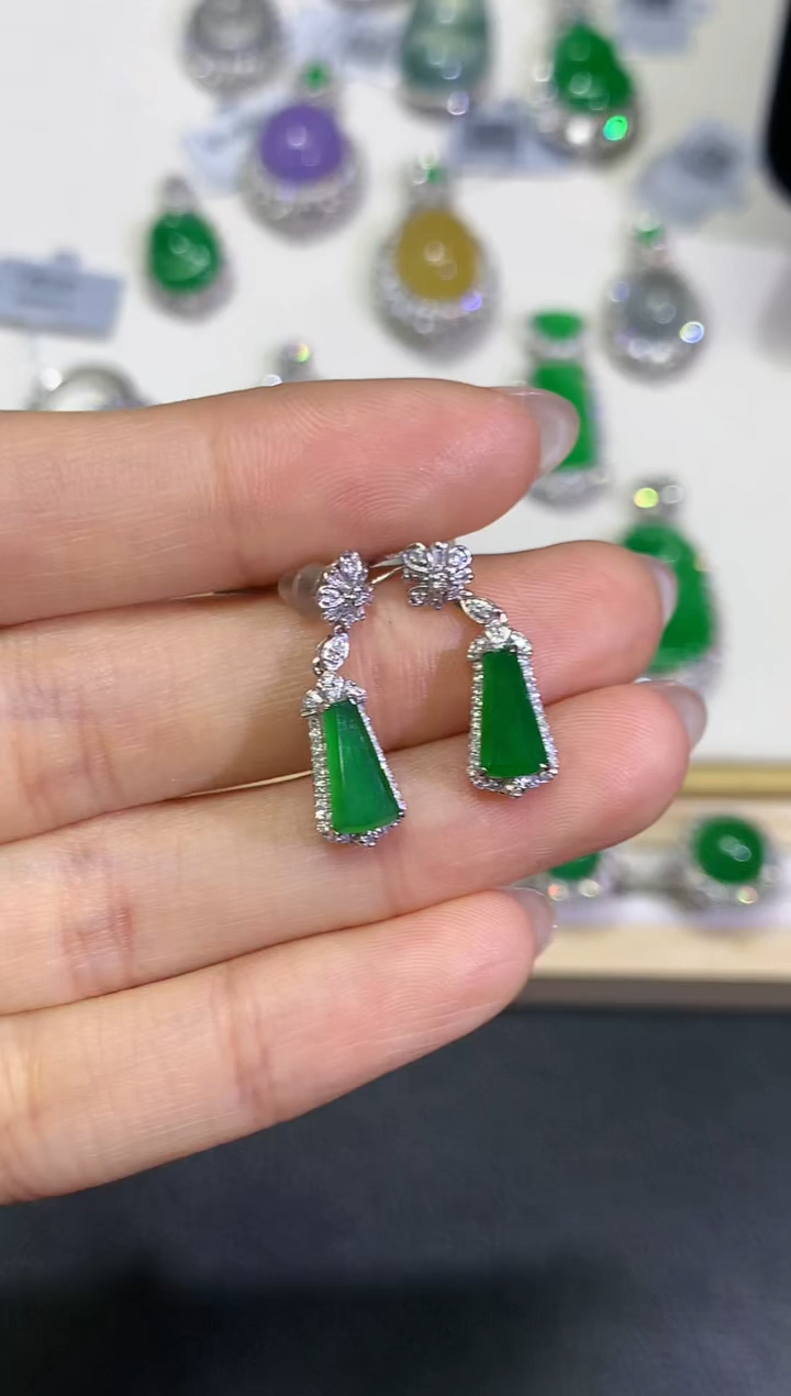 【闪购商品】翡翠颈饰18K金镶嵌1团购