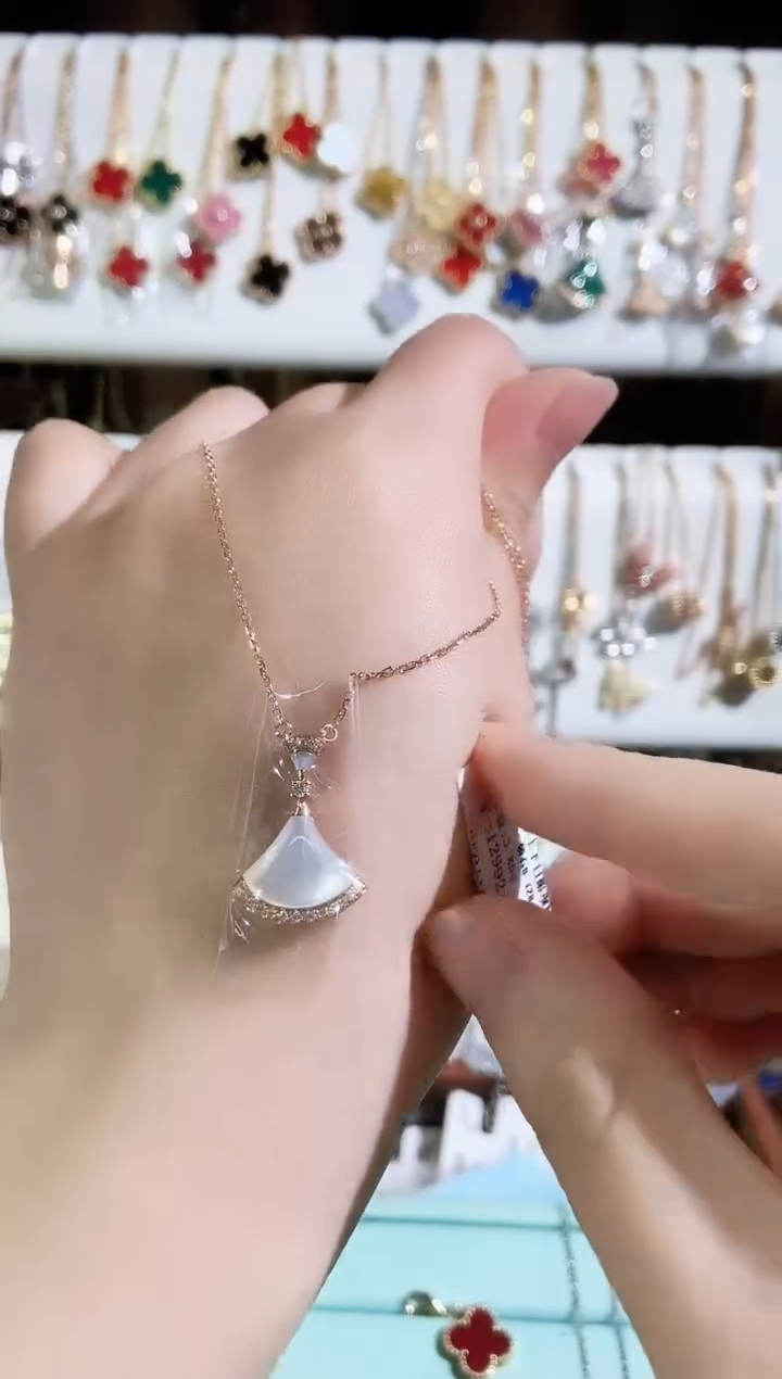 【闪购商品】钻石套链18K金镶嵌钻石K玫