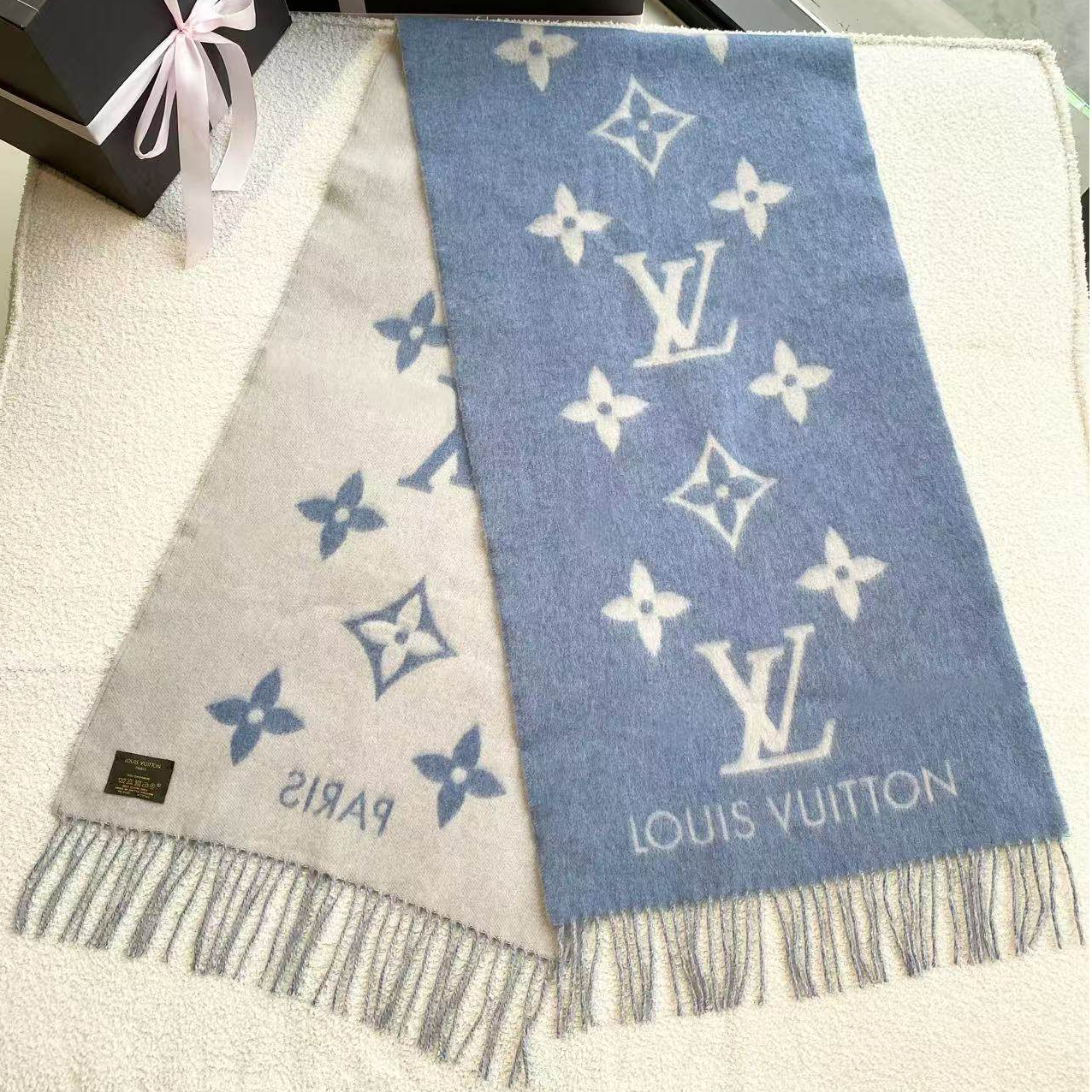 95新 LouisVuitton/路易威登  zz575 冰蓝色双面流苏围巾 43×184