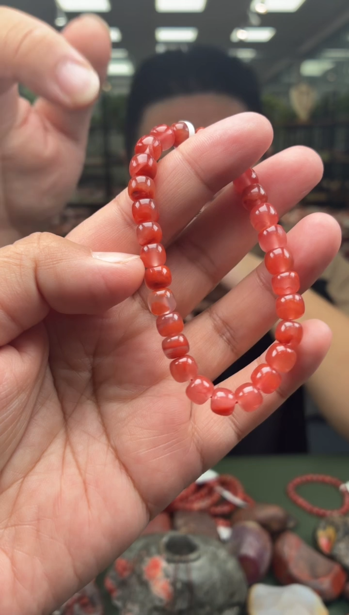 未镶嵌手串南红玛瑙单圈手串一条约7mm多样性发货