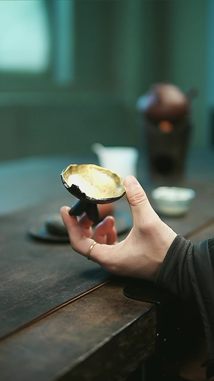 【闪购商品】张小恒陶泥黑金三足烛台