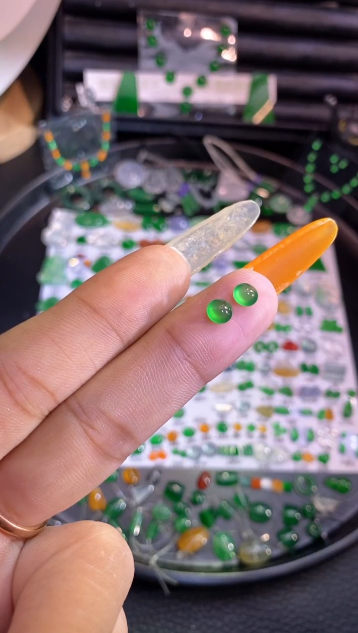 翡翠挂件未镶嵌蛋