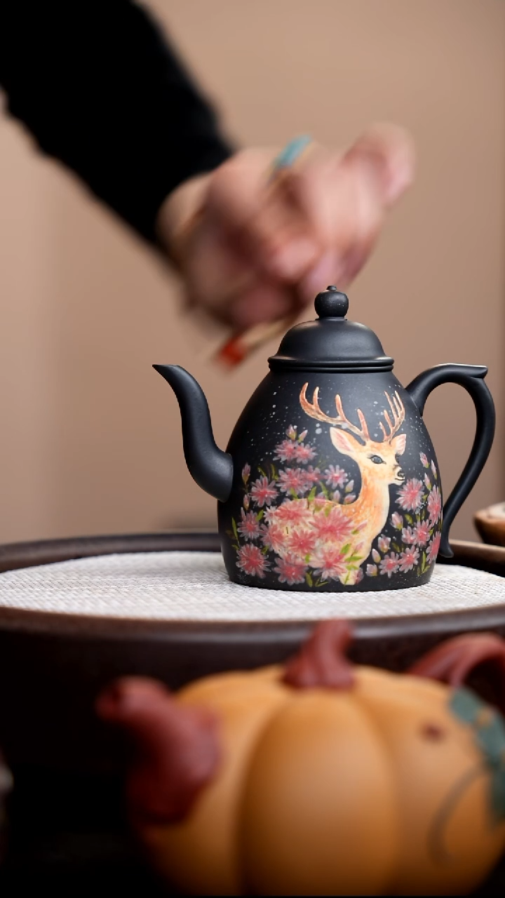 茶壶紫砂云雾天青秦权泥绘花小鹿