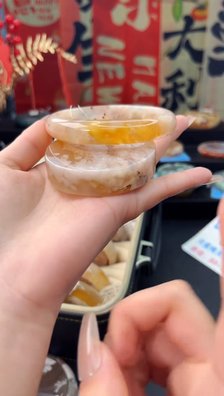 【闪购商品】石英质玉手镯未镶嵌赠送镯心（62圈口）