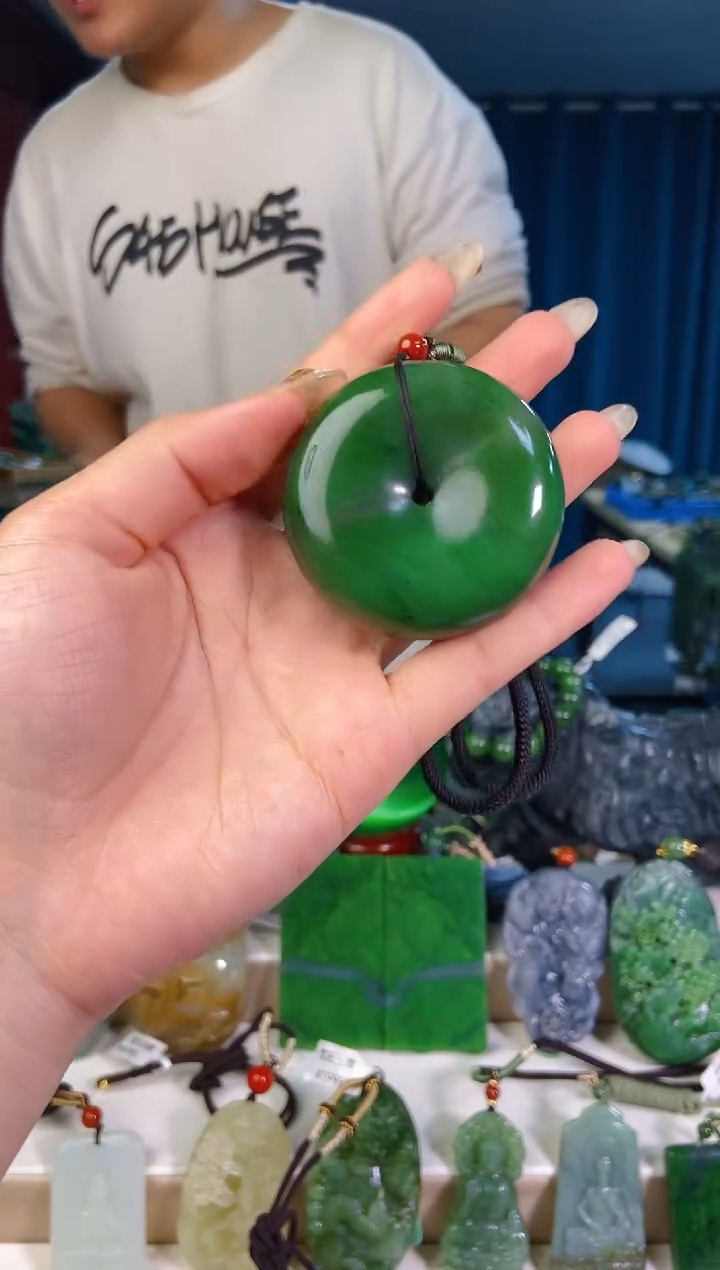 和田玉未镶嵌颈饰1