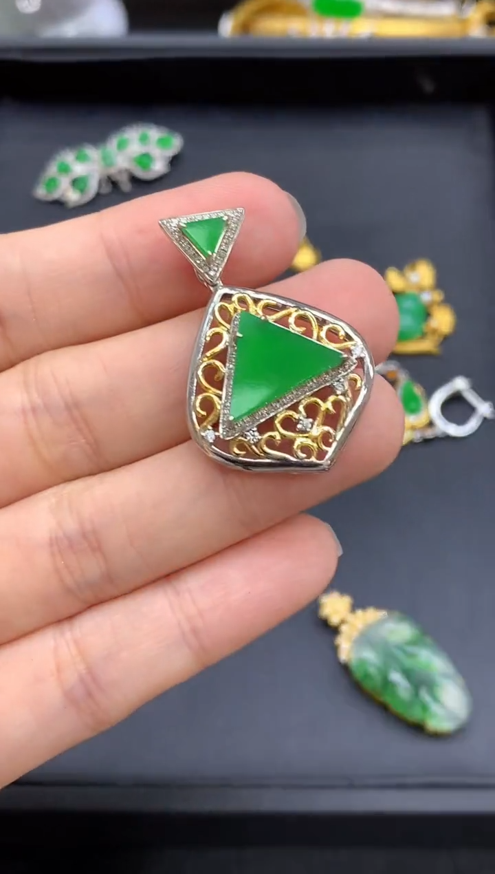 颈饰18K金镶嵌翡翠566-中国好珍宝