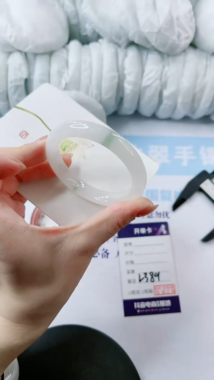 【闪购商品】石英质玉手镯未镶嵌多样性发货L389