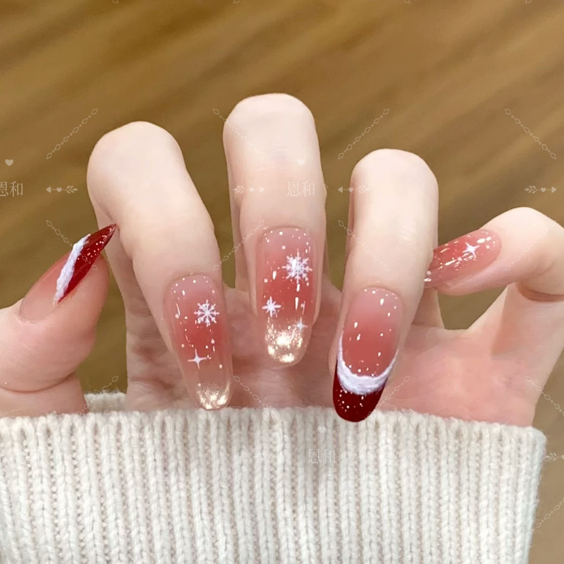 2025新款高级感秋冬圣诞氛围感 红色法式雪花爆闪猫眼手工穿戴甲