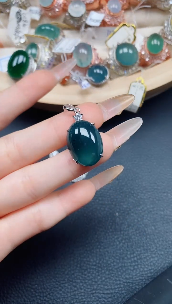 【闪购商品】翡翠吊坠(赠链)银S925镶嵌翡翠