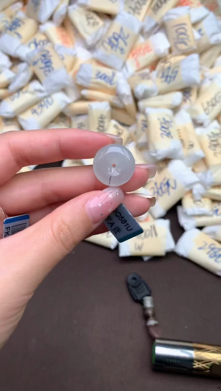 【闪购商品】翡翠挂件未镶嵌 —