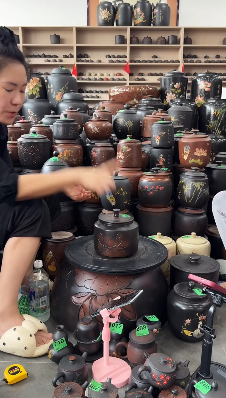 罐瑕疵茶叶罐  德中荷花  963