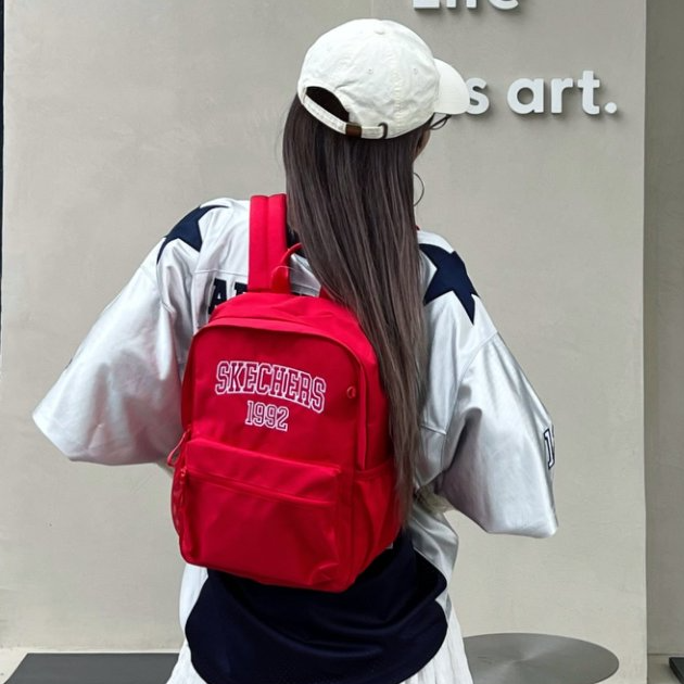 斯凯奇背包学生轻便书包男女童休闲大容量双肩包L325K103