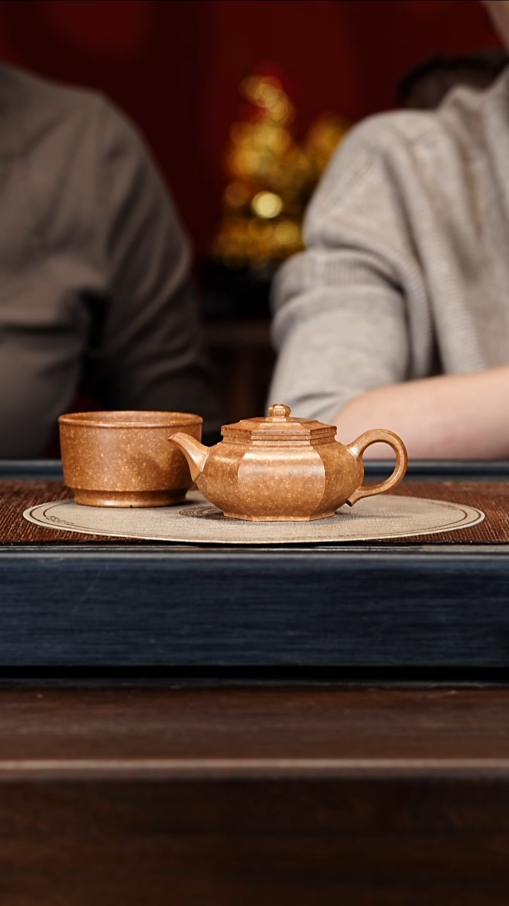 宜兴紫砂PQZ 絮状黄金段 大彬六方