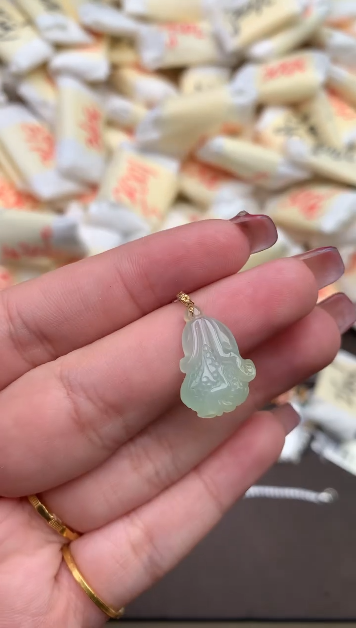 翡翠挂件18K金镶嵌—