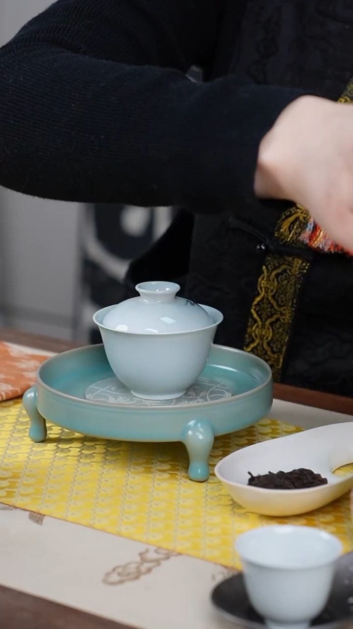 【闪购商品】手绘粉引蕨鱼杯子