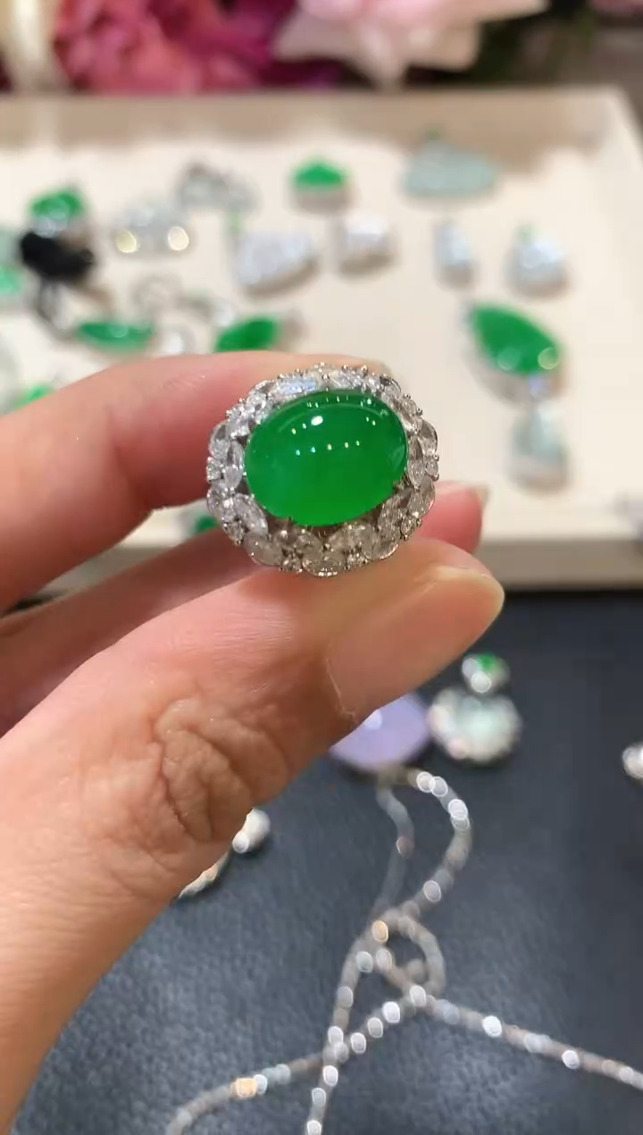 18K金镶嵌戒指翡翠锦**光m131  