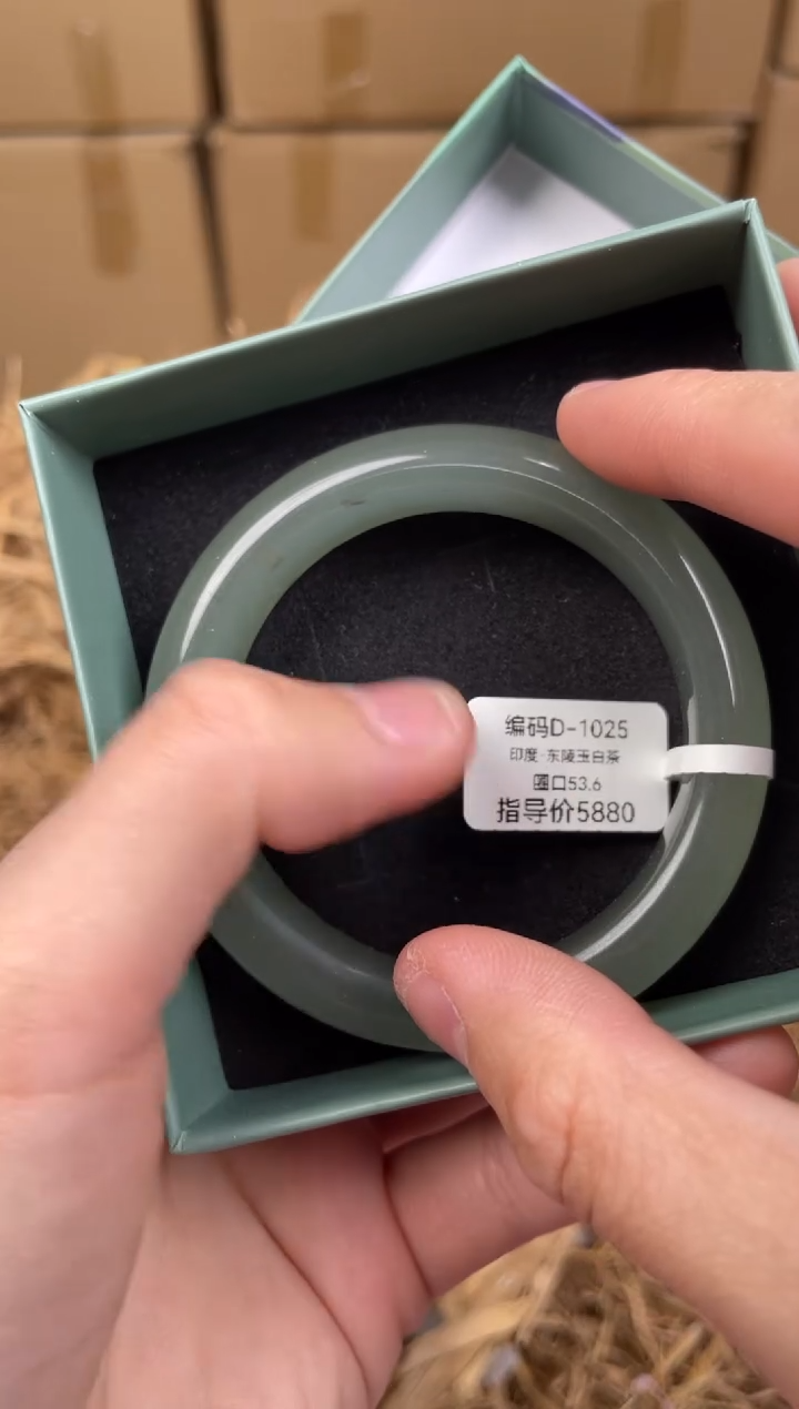 未镶嵌手镯石英质玉D1025