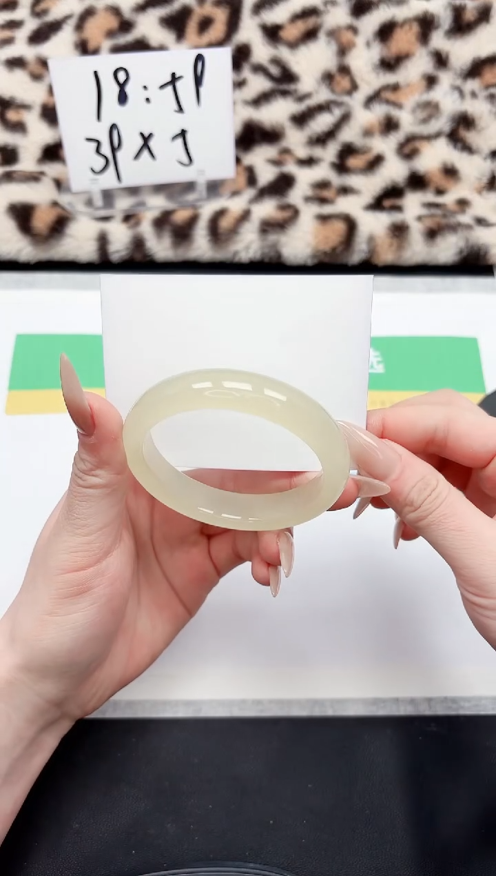 【闪购商品】石英质玉手镯未镶嵌5-57.4