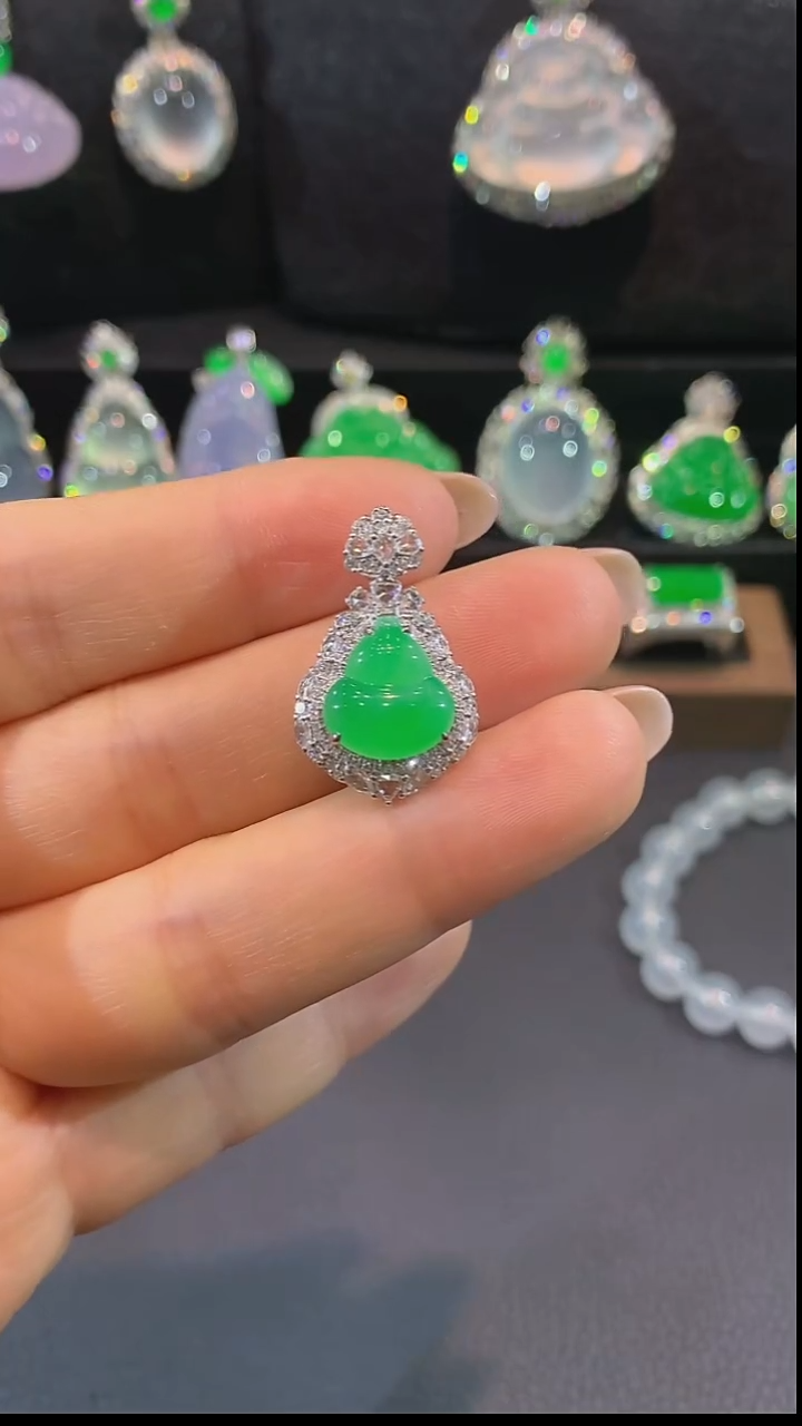 吊坠(不含链)18K金镶嵌翡翠吊坠