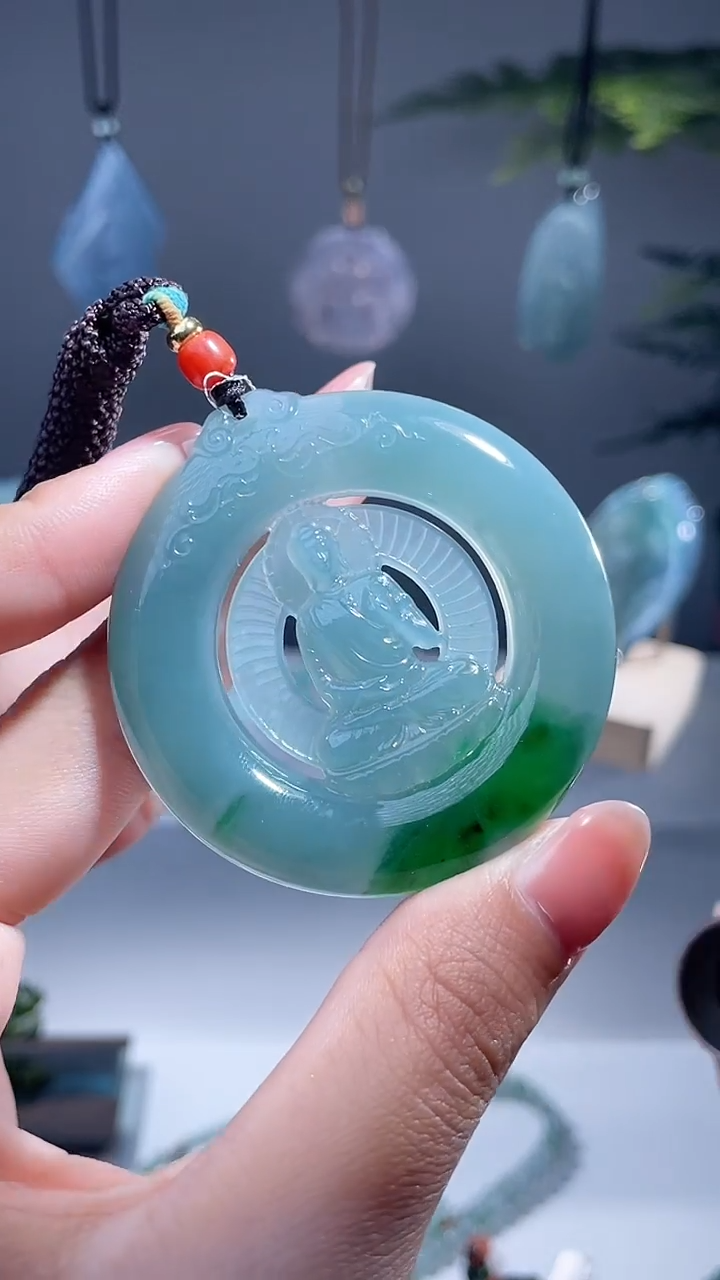 颈饰未镶嵌翡翠佛牌
