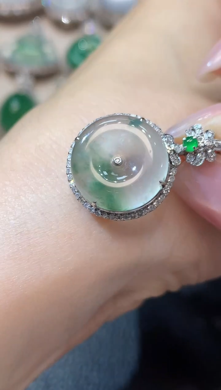 【闪购商品】翡翠吊坠(不含链)18K金镶嵌C1