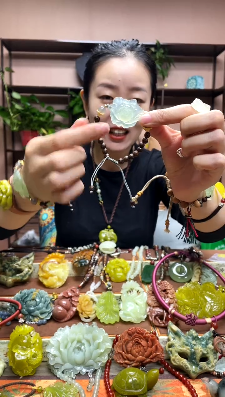 未镶嵌岫玉吊坠多样性发货发其中之一