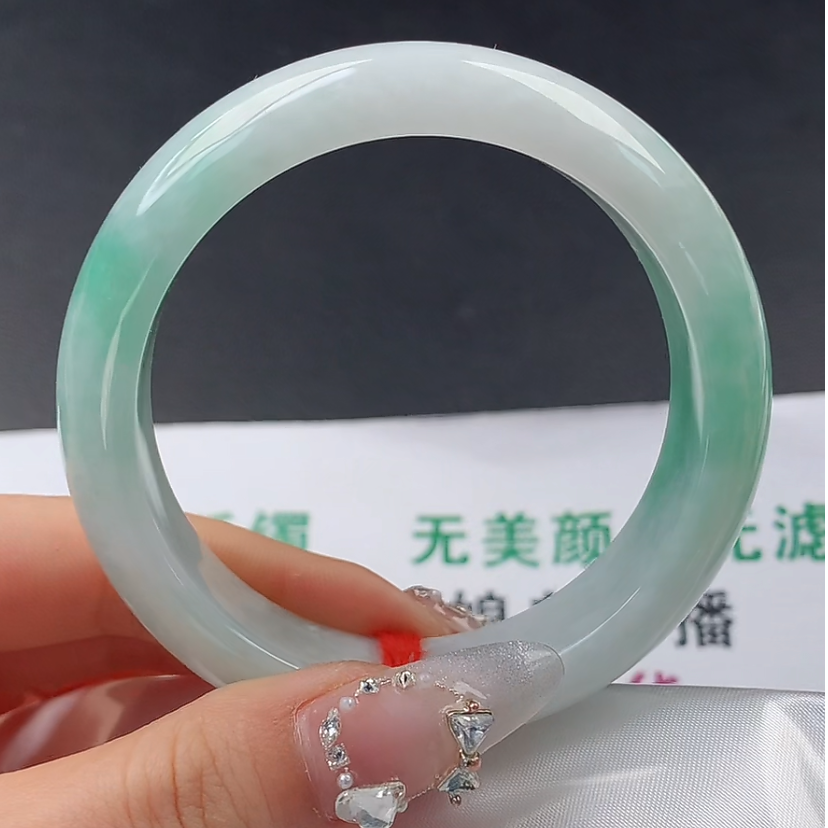 【精典翡翠精选】 抖音基地发货 天然缅甸A货翡翠手镯正圈白底青
