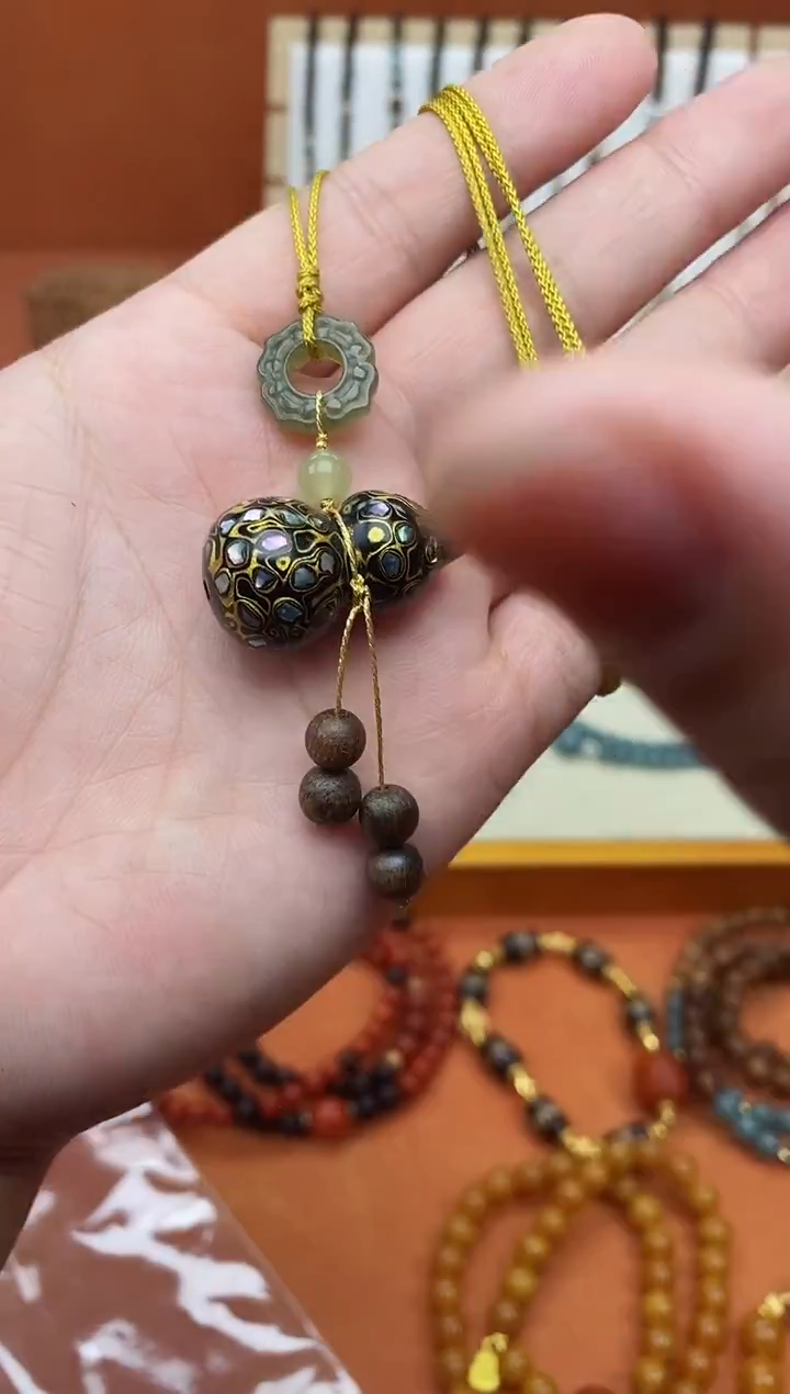 黑金大漆葫芦脖挂