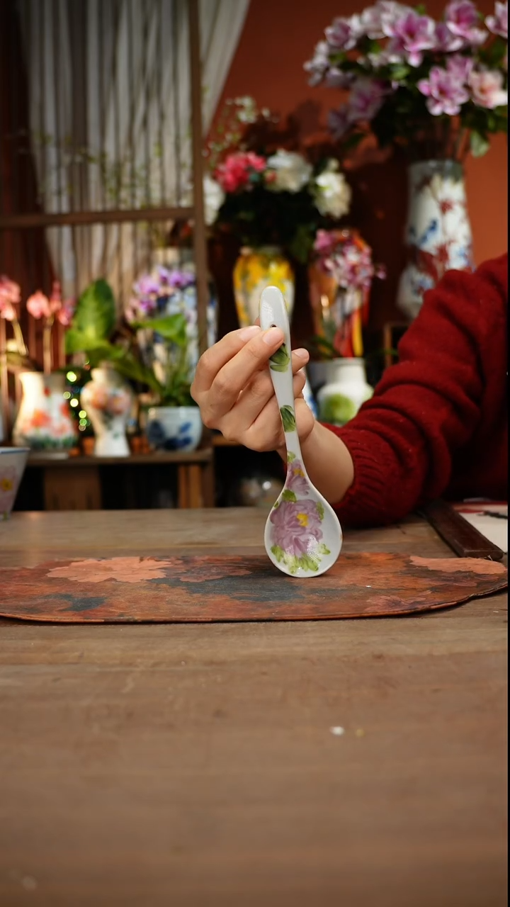 当代高温釉下彩手绘陶瓷餐具