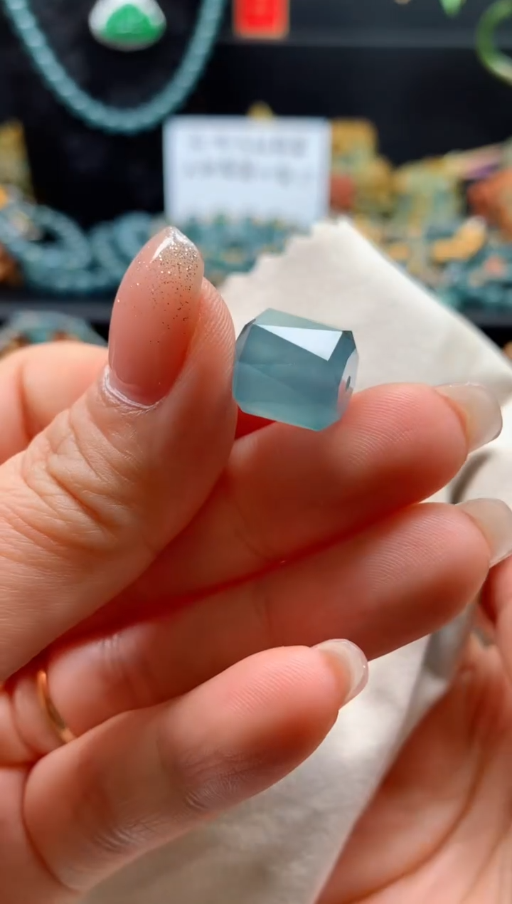 【闪购商品】翡翠颈饰未镶嵌0884084095