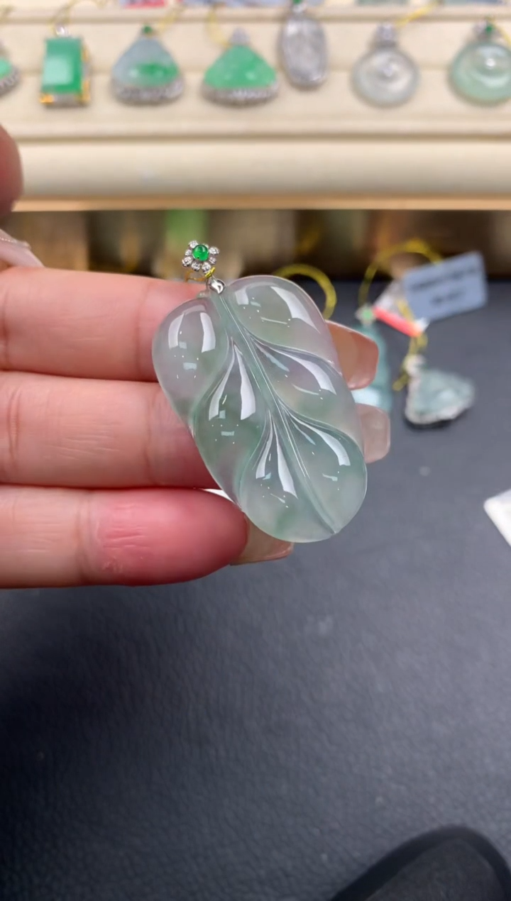 【闪购商品】翡翠颈饰18K金镶嵌Q123      