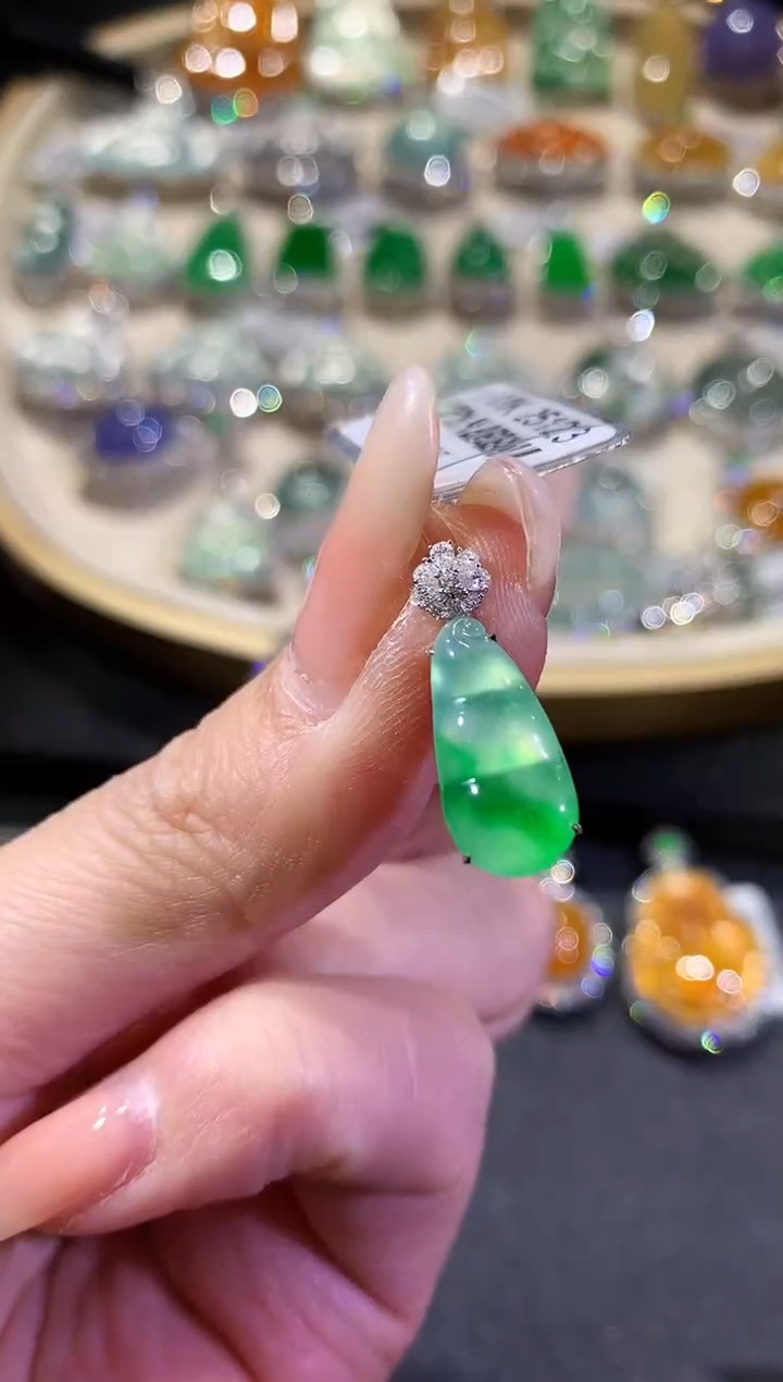 【闪购商品】翡翠吊坠(不含链)18K金镶嵌94-豆子