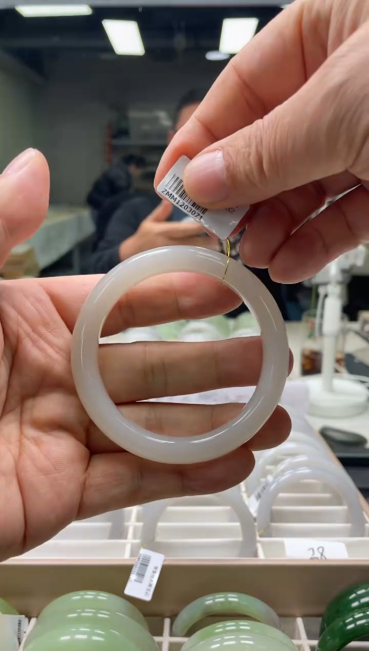 【闪购商品】和田玉手镯未镶嵌编码3071 圈口57-58