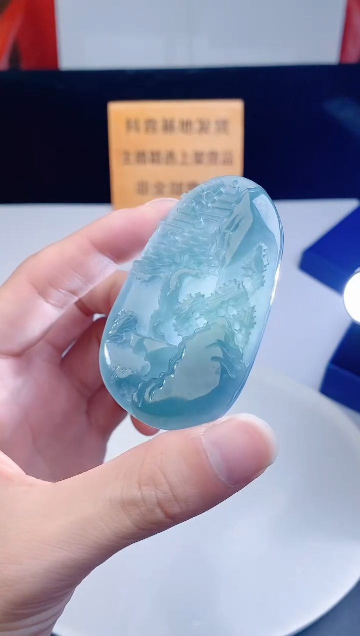 颈饰未镶嵌翡翠  