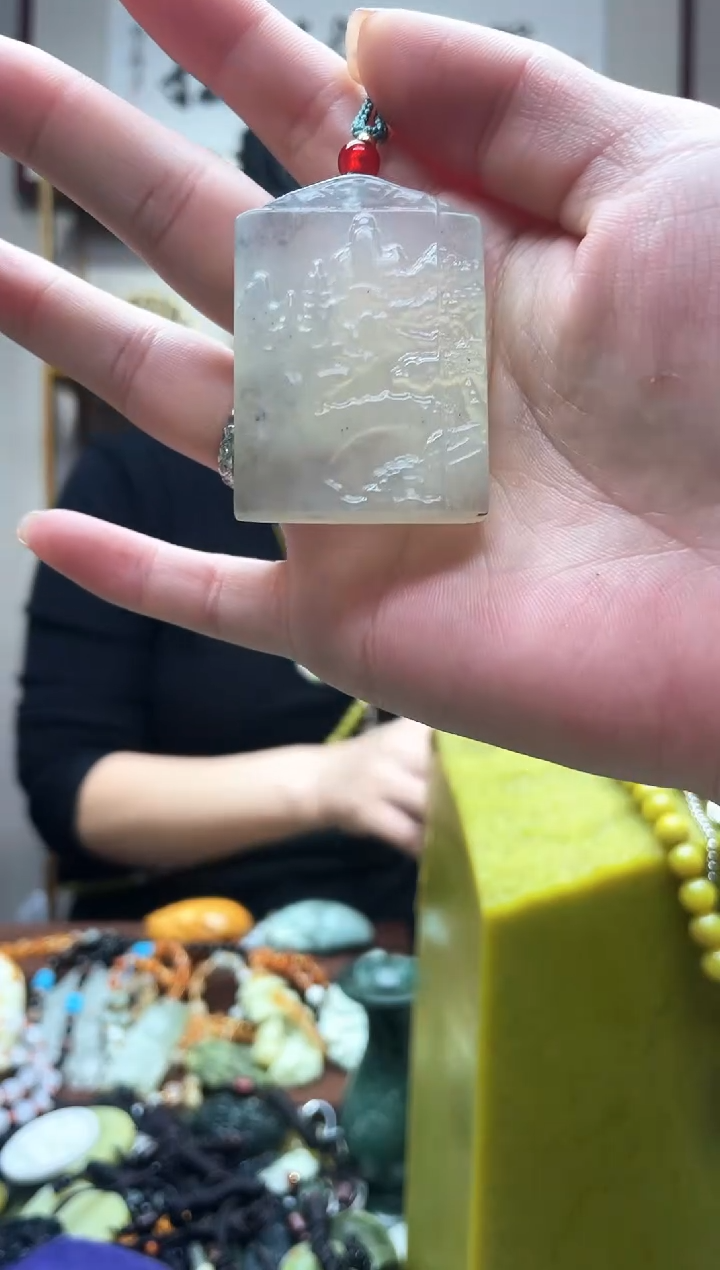 未镶嵌岫玉吊坠··