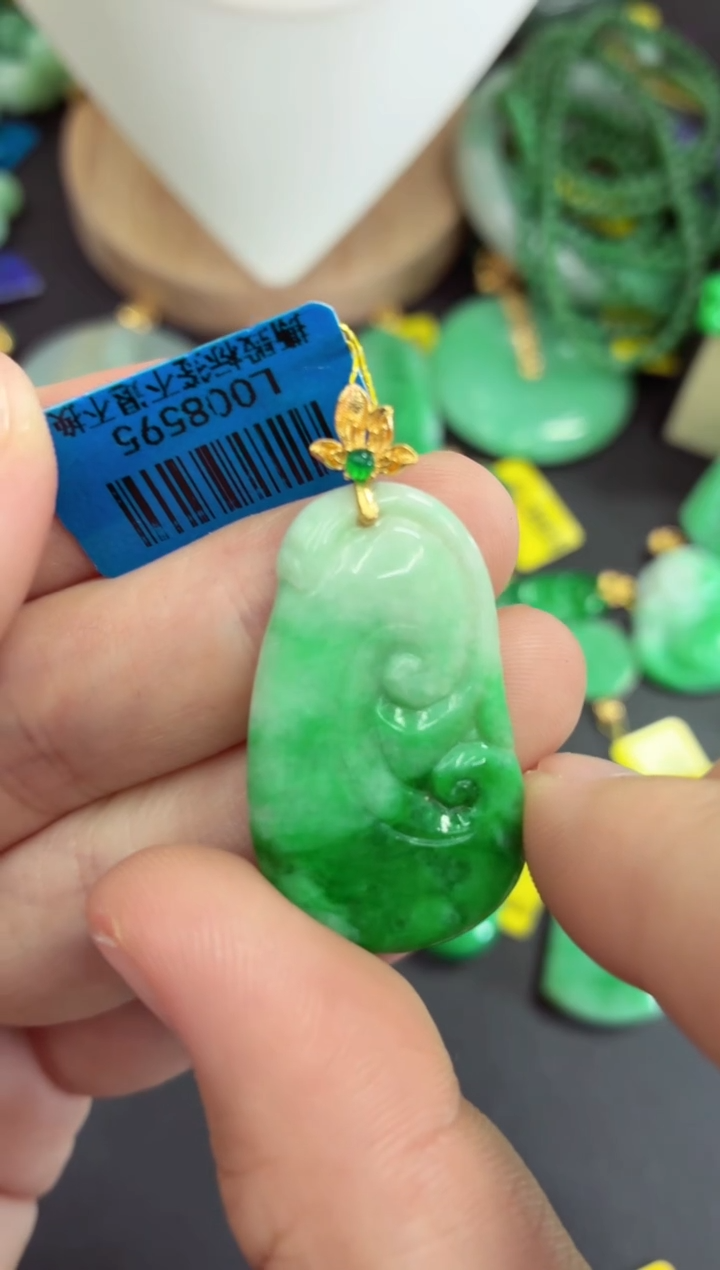吊坠(不含链)未镶嵌翡翠挂件