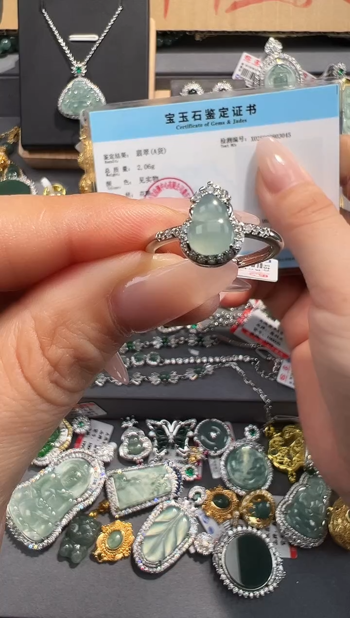 【闪购商品】翡翠吊坠(赠链)未镶嵌天然翡翠A货