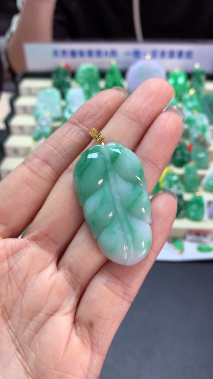 【闪购商品】翡翠吊坠(不含链)18K金镶嵌挂件