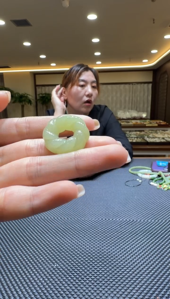 颈饰未镶嵌和田玉挂件